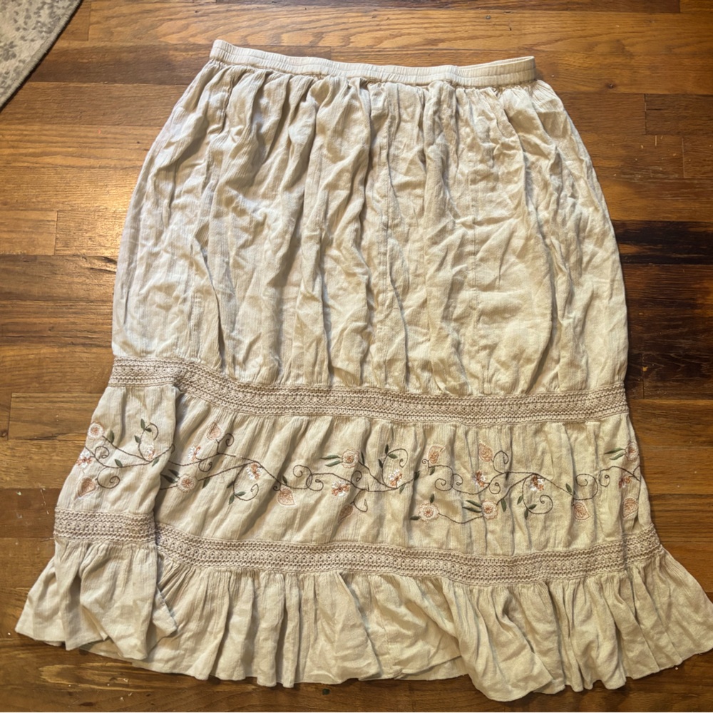 White Stag Cream Floral Embroidered Midi Skirt